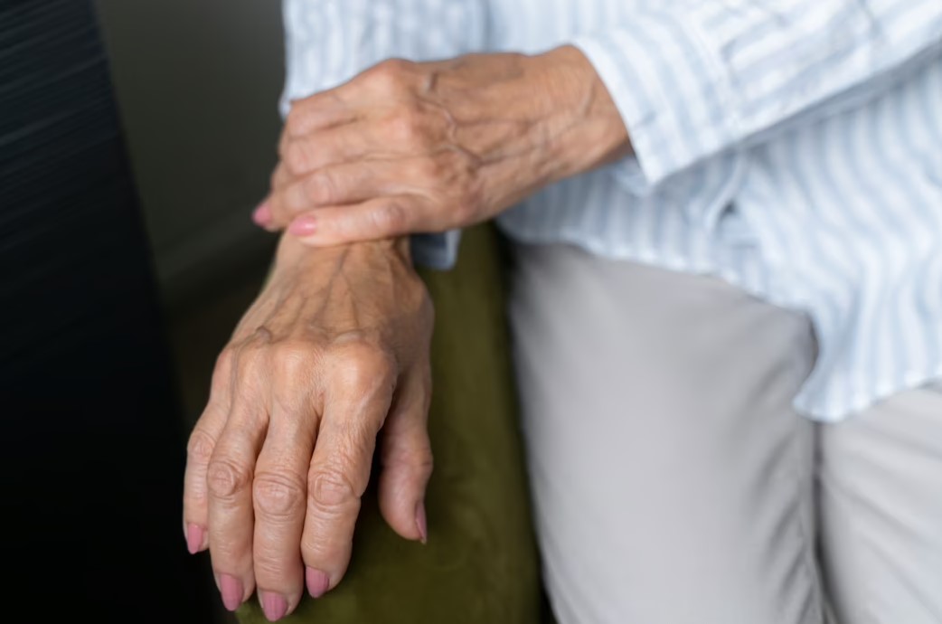 Уход за больными Паркинсона в доме престарелых Долгожители